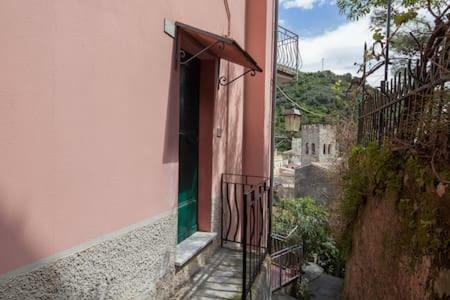 Apt. With An Exciting View Монтероссо-аль-Маре Экстерьер фото